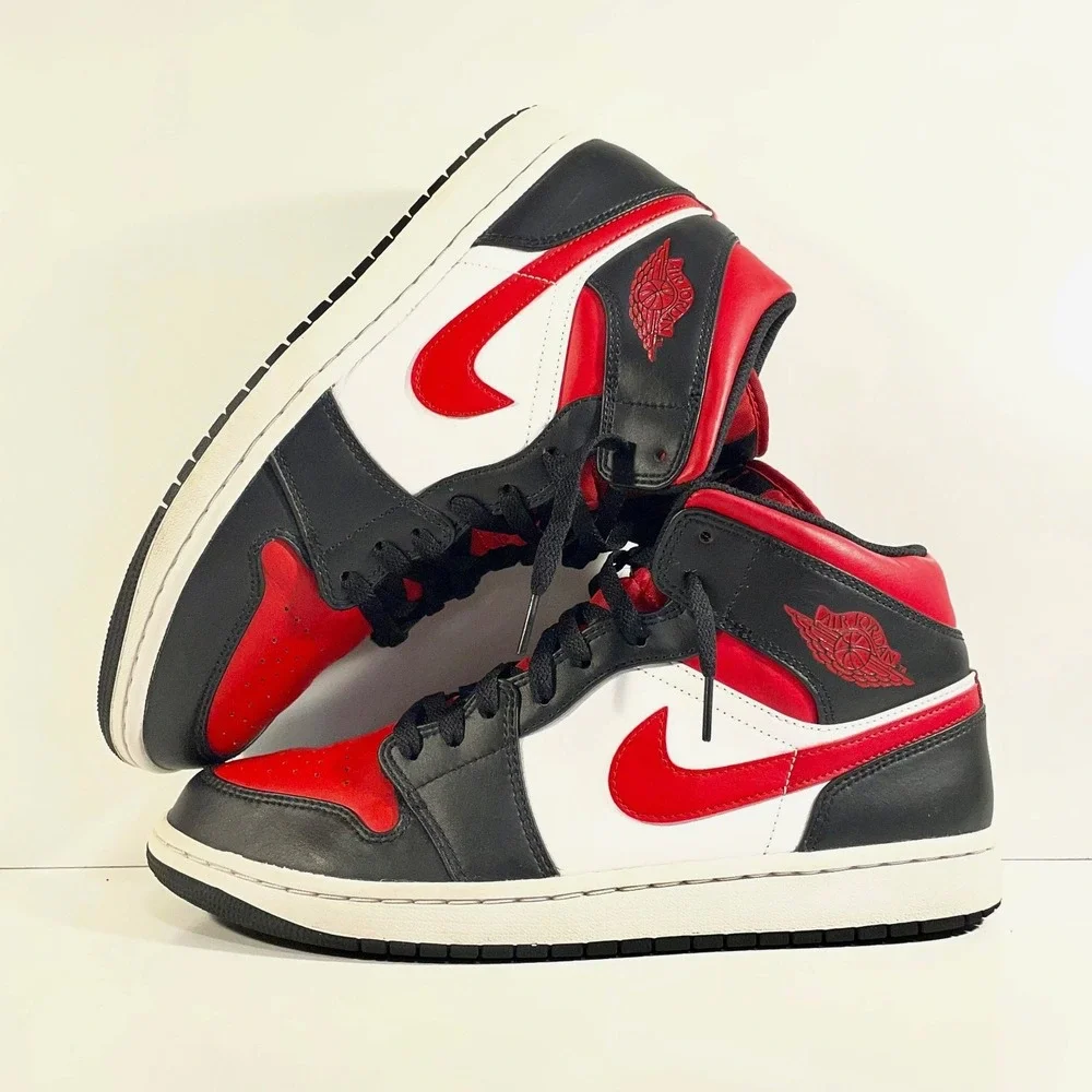 Nike Mens Size 11 Air Jordan 1 Mid Bred Toe Black Red White 554724-079